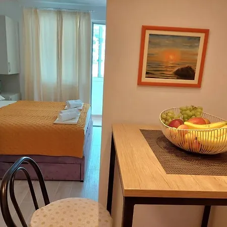 City Beach Apartment マカルスカ