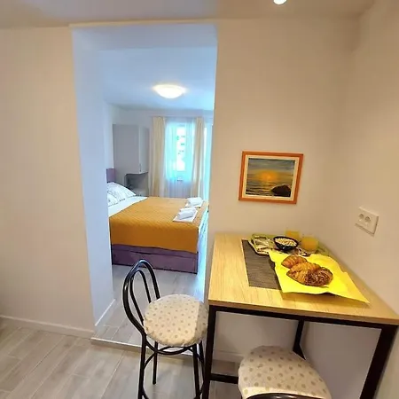 Daire City Beach Apartment