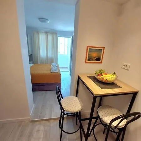 City Beach Apartment Apartamento Makarska